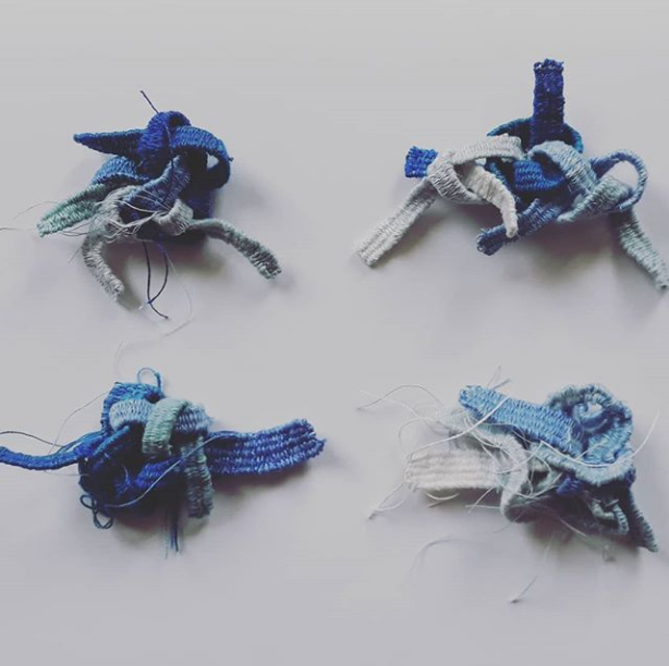 cordisprize's tweet photo. @fionahutchisontapestry is busy tying herself in knots, adapting her scale to fit in her home studio. 
.
Where are you weaving?
.
#whatareyouweaving #weavingproject #showandtell #isolationweaving #contemporaryweave https://t.co/XXs5MRJUdT