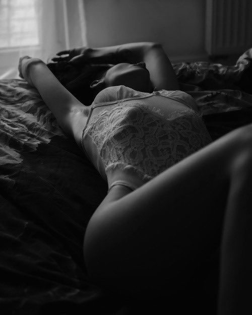 mmmmmartinsssss's tweet image. Моиве раце не можат да те допрат, но умов.. не те остава мирна..