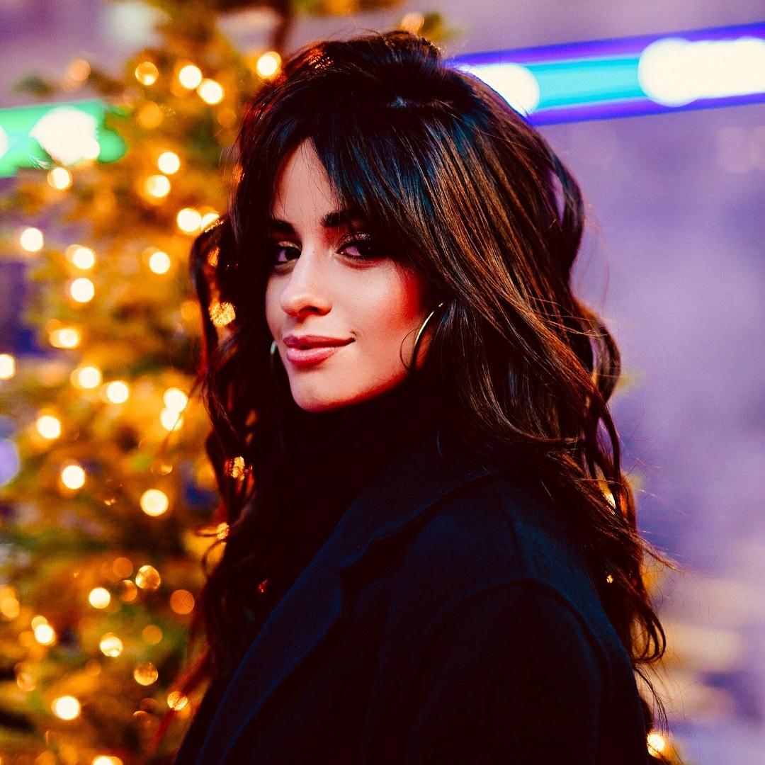 marydebones's tweet photo. Au camren | Bones

A renomada PhD em antropologia forense e perita criminal da policial federal, Camila Cabello, conhecida por sua mente fria e calculista, aceita a proposta de lecionar na USP e com isso, conhece Lauren, uma jovem atenciosa e cativante aluna de psicologia. https://t.co/WC1U2hhXTW