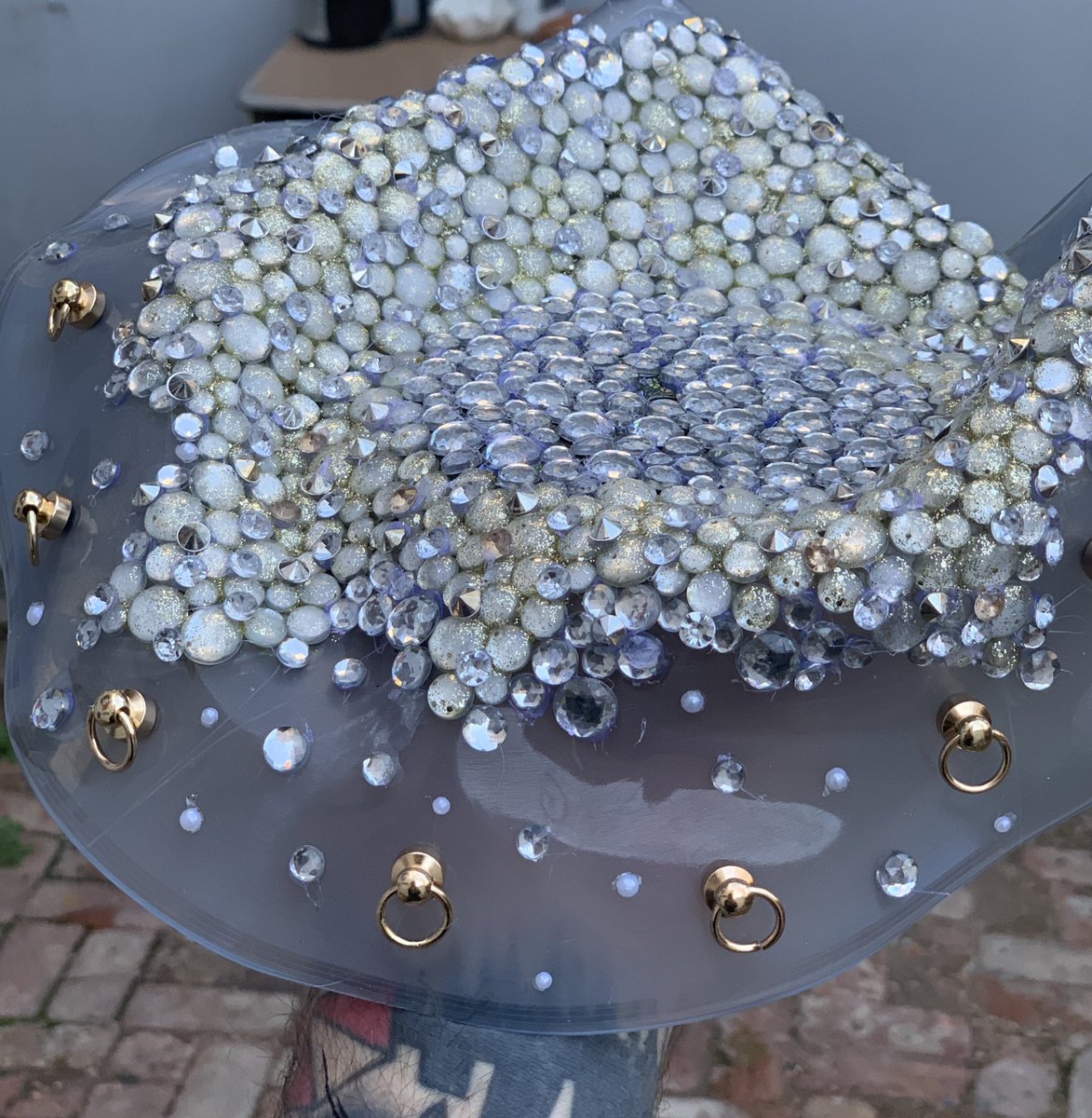 FriskeDisco's tweet photo. ✨Fascinating✨
This is what I’ve been doing in my backyard today ☀️
#vynil #record #sculpture #facinator #art #artistsoninstagram #queerart #quarantineart https://t.co/18y95chP78