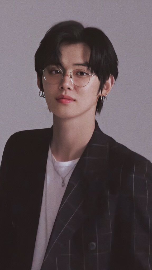 -end of thread ft Yeonjun in glasses again-