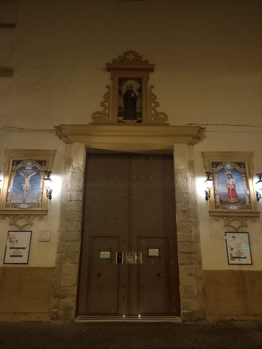 Con fotografías de Nuestros Titulares en la puerta de nuestra Parroquia comienza este Martes Santo tan diferente y especial para todos nosotros.

#SanBenito20