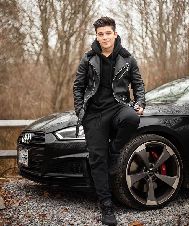 "I got one. How do I look?"
<a href="/Vivacious_Heart/">ᴋᴜʀᴛ ᴡᴀɢɴᴇʀ</a>