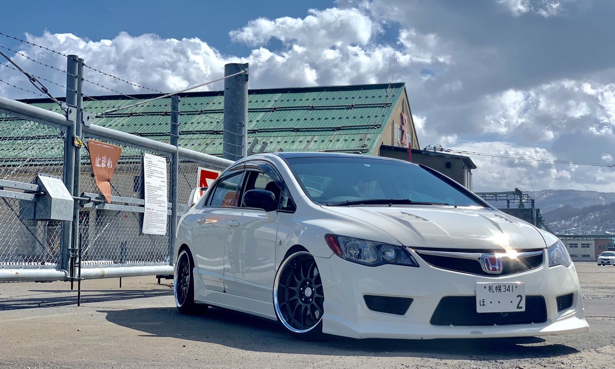 Streetcar_honda's tweet photo. #honda #civic #fd2 #fd2r #typer #feels #carbon #k20a #vtec #jdm #jdmjapan #jdmgram #kseries #kseriesonly #stance #workwheels #work #workxsa #workxsa02c #sa20c #brembo #atrsport #gruppem #clean #hondanation #hondaracing #championwhite #japan 
•
•
•
Cr. 🚘 : @Taka__iVTEC_FD2 https://t.co/19Yj1pd9u8