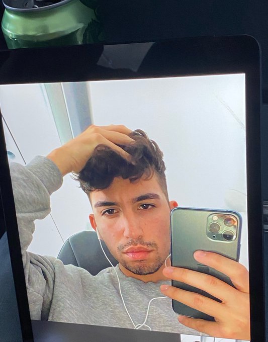 Watch that bitch's leaked NSFW photo on TwXstars