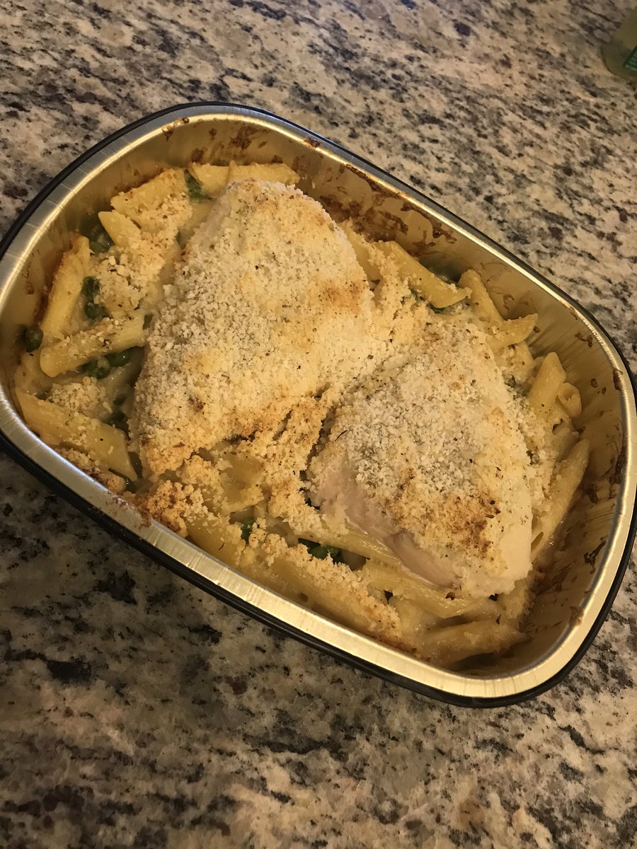 bonitaxlinda's tweet photo. Lemon Chicken with penne Alfredo and peas #ChefLin https://t.co/SScckIlV3a