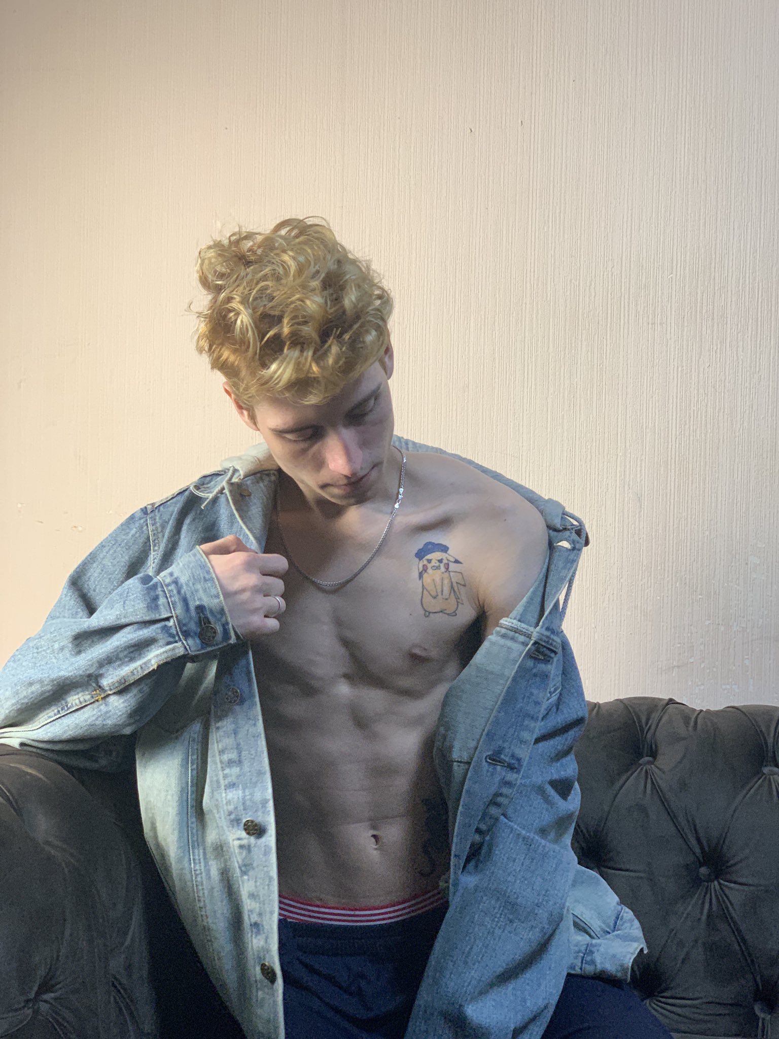2 pic. David or this denim?  The smell is so strong, it is full of love.  I will sleep in this denim