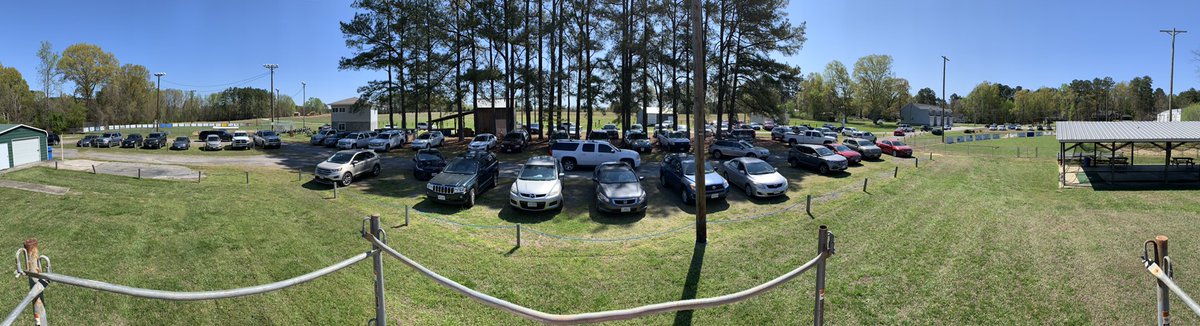 sgrfree78's tweet photo. @somegoodnews thanks for spreading some cheer and good news. @johnkrasinski here is a pic of our local Drive-In church where we worship while staying in our vehicle. #honkyouramen #driveinchurch #bethegood https://t.co/NRSLtjTIA1