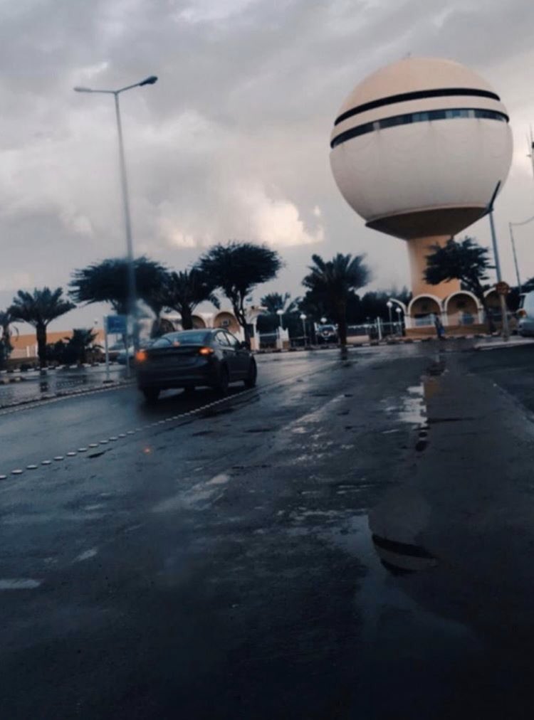 _Rlii22's tweet photo. #القصيم_الان

لك مَبسم كأنّه سِمَاء القصيم لا أمْ��َرت، 
وفِي عيُونك سحر مِثل القصيم بحزّة مطر. https://t.co/LdamXJHAM1