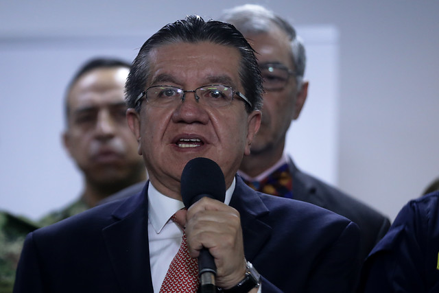WRadioColombia's tweet photo. #NoticiaW El ministro de Salud  reveló que Colombia logró aplanar la curva de coronavirus, aseguró que aunque se estimaba que al 4 de abril se registraran más de 5.000 casos de COVID-19, el país registra 1.576. https://t.co/tl9CPdz8nH