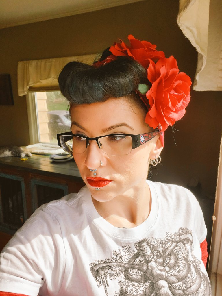 ResurrectSkulls's tweet photo. I'm over here trying to take a cute selfie and Snoopy is just done with my sh*t. 😒
#Kitty #CatsOnTwitter #catitude #ATTITUDE #retroinspired #retrohair #bumperbangs #vintage #vintagehair #rockabilly #catlife #catmom https://t.co/6WTUweAO9c