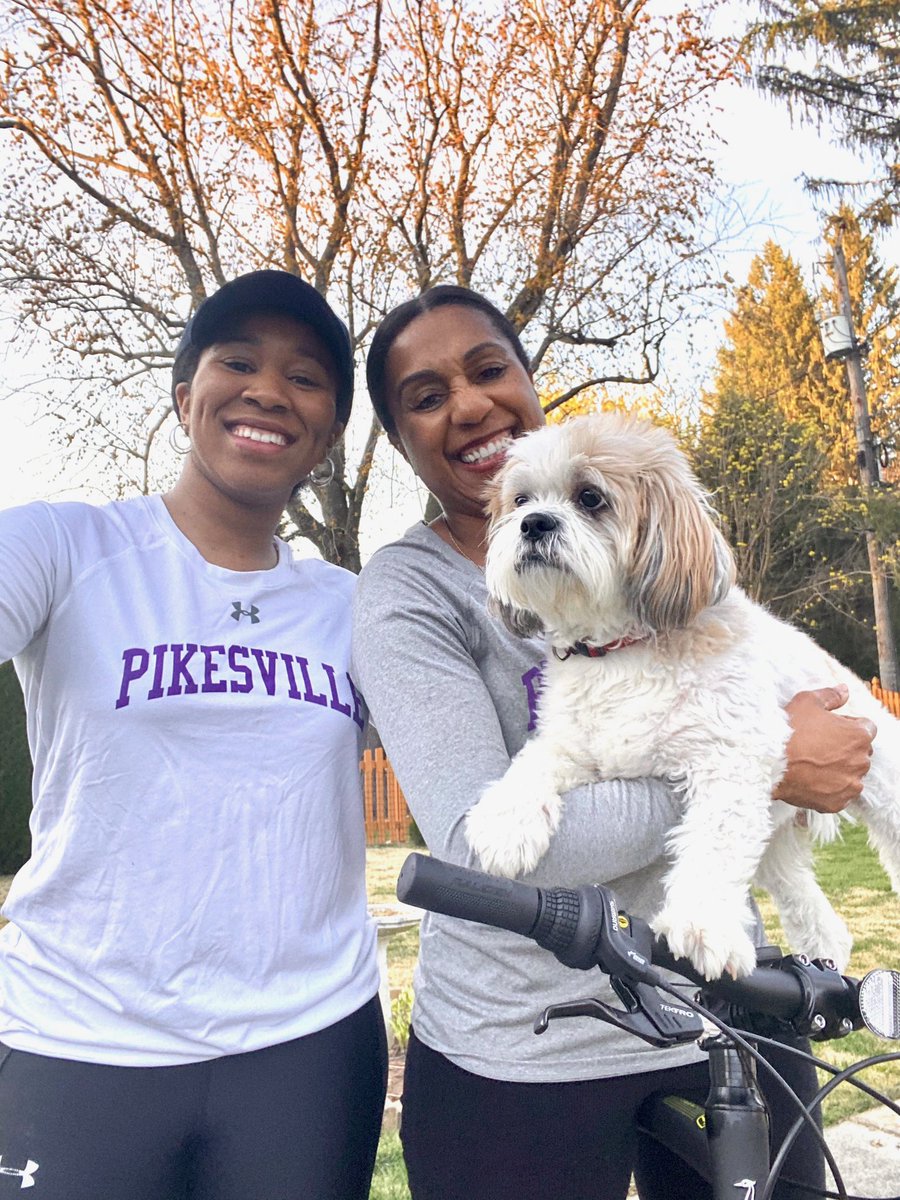 PikesvilleHS's tweet photo. Happy #VirtualSpiritWeek from @sandragreid! π #MondayChallenge #Connectwithfamily https://t.co/0xerjHozl5
