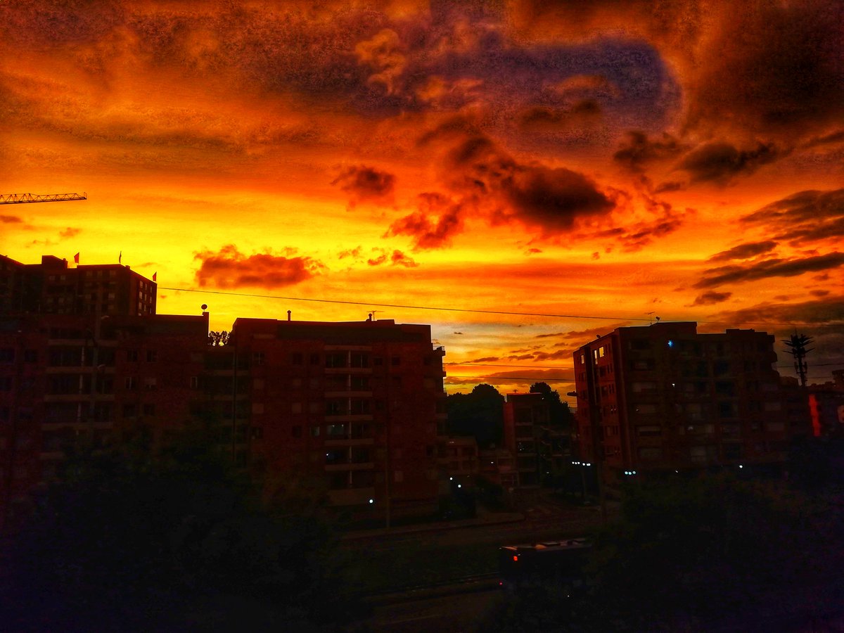 RubiaSideral's tweet photo. Bogotá apoteósica. https://t.co/eGHUZPubIe