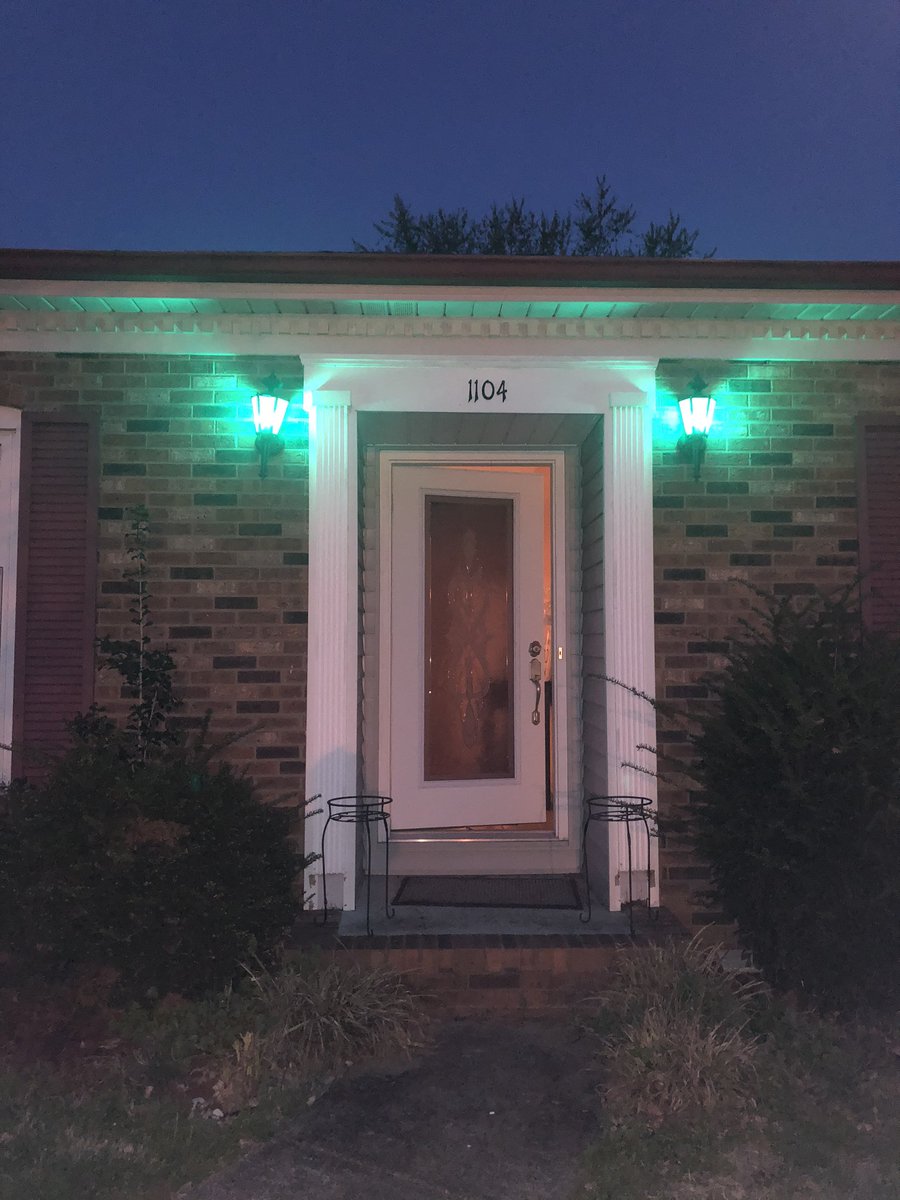 ChronicLifeTiff's tweet photo. Sending love to the families of all those we’ve lost. #TeamKentucky #TogetherKy #HealthyAtHome 💚💚 https://t.co/BqC4wD7D9T