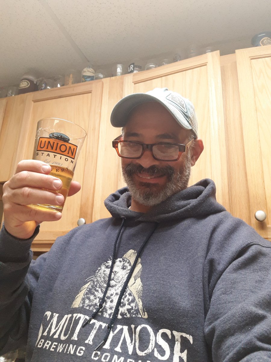 bmxfrank's tweet photo. @timjohnsoncx @GeoffKabush @iamtedking @GoZwift Cheers! #RideYourBike #EarnYourBeer #IPA #MakeMineASmutty https://t.co/WPX7wi07Tq