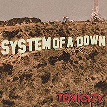 ¡Buenas tardes los amigos!Ajd j'ai décidé de présenter un des albums phare de SOAD, probablement le plus iconic suivi de près par Steal this album!, j'ai nommé Toxicity!