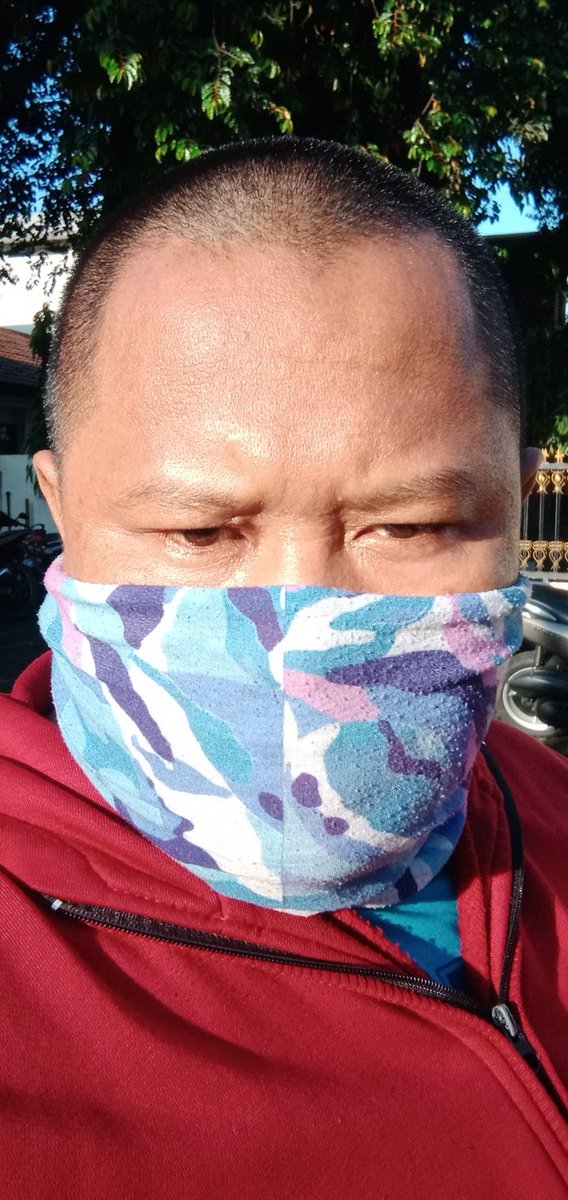 areewibowo's tweet photo. Antara takut waspada dan berhati-hati, beda tipis antara berjemur dan nunggu bini di pasar https://t.co/p3HkvhQkay
