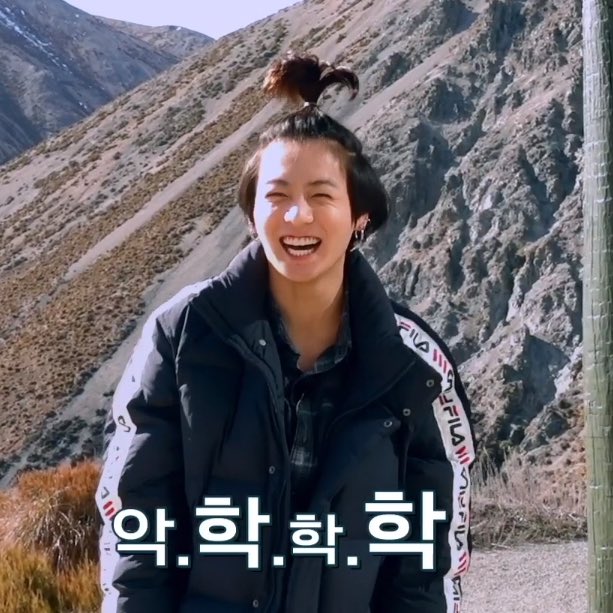 bubushini's tweet image. We were meant to be cute together (´▽`ʃƪ)♡ 

#ARSD #ARMYSelcaDay #JungkookWeLoveYou #jungkook