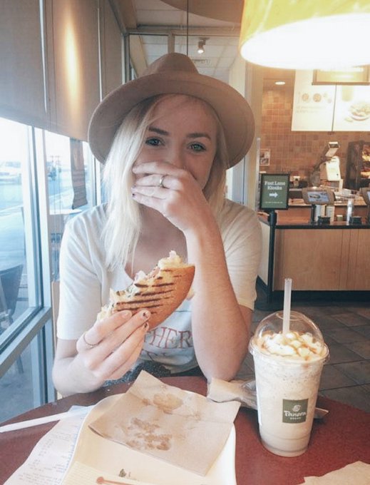 Awh, older pic I found of me 😋😇🤣🤣 I was so young🤣 (I know I still am) https://t.co/hpLJXSlddc