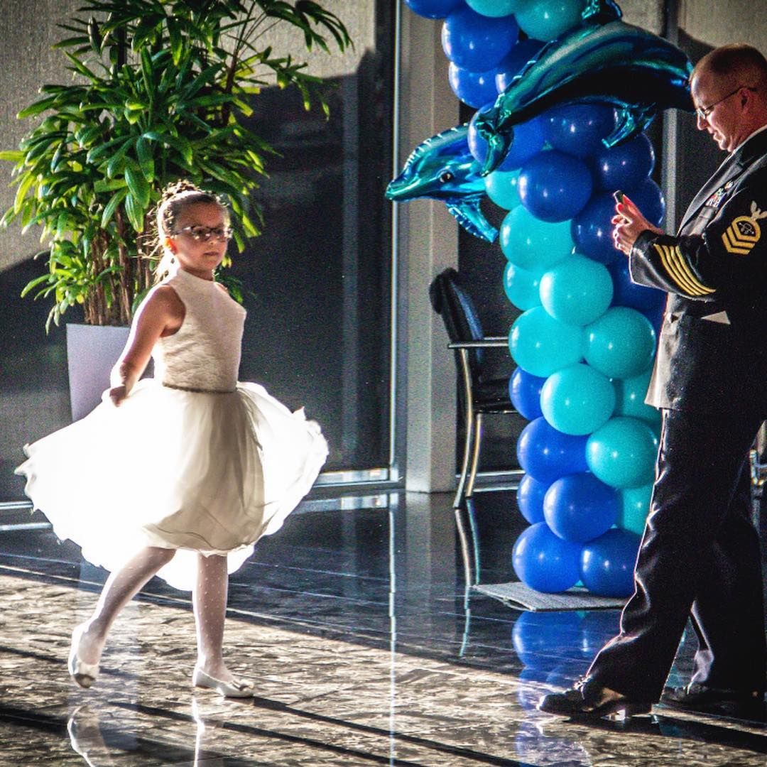 StMichaelsSldrs's tweet photo. Yesterday was #goldstarspousesday, and in honor of those spouses supporting their families while their significant other fights to protect our country, we wanted to share a few of our favorite images from our Gold Star Families Ball last summer! ⭐️ 💛 https://t.co/kRqFyj0eTW