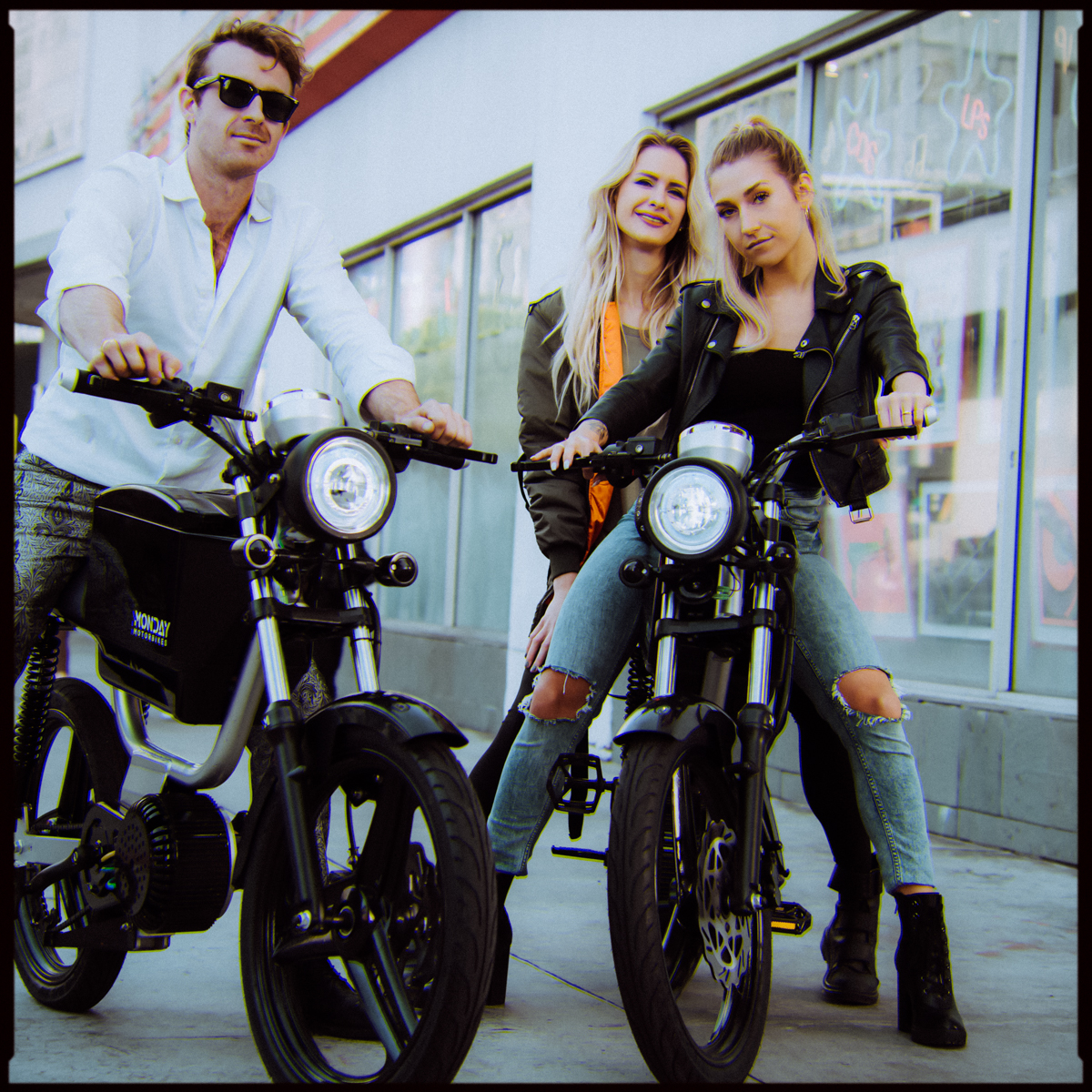 Cool and the gang. shop.mondaymotorbikes.com/collections/fr…