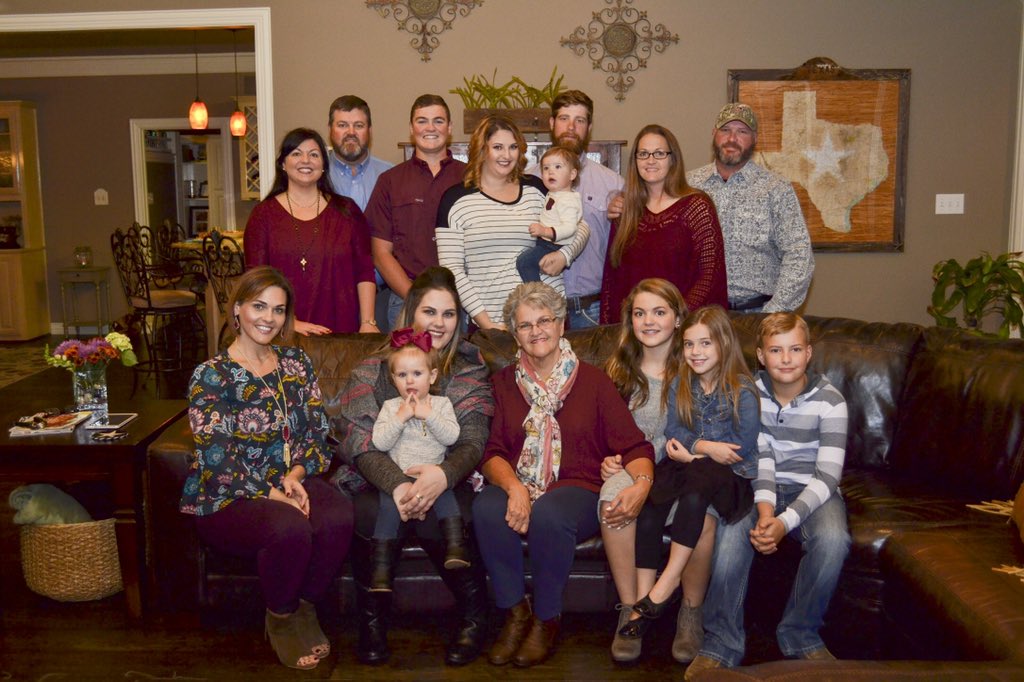 DrRoseThompson's tweet photo. @Austin_Broncos My family, my goals, friends, and past, present, and future students motivate me to know & make an impact in those around me! 💚 #MorivationMonday #AMSPower #AustinLearnsatHome #IrvingISDlearnsathome https://t.co/paLt5qYDN6