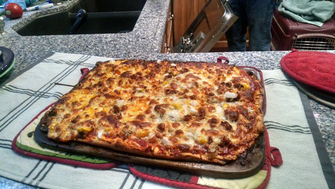 Home made pizza for dinner tonight. Yummm!! https://t.co/QBKZs4WCFr