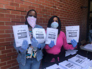 NPSchools_VA's tweet image. NPS Educators Ms. Stefanie Younger, Ms. Lisa Ellick, Ms. Ciara Pervall, &amp;amp; Ms. Jeanesta White were happy to be out in the sunshine distributing #LearningInPlace packets @PBYoungKnights. Thanks, ladies, for joining the nearly 100 staffers making sure students have what they need!