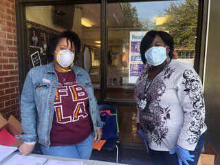 NPSchools_VA's tweet image. NPS Educators Ms. Stefanie Younger, Ms. Lisa Ellick, Ms. Ciara Pervall, &amp;amp; Ms. Jeanesta White were happy to be out in the sunshine distributing #LearningInPlace packets @PBYoungKnights. Thanks, ladies, for joining the nearly 100 staffers making sure students have what they need!