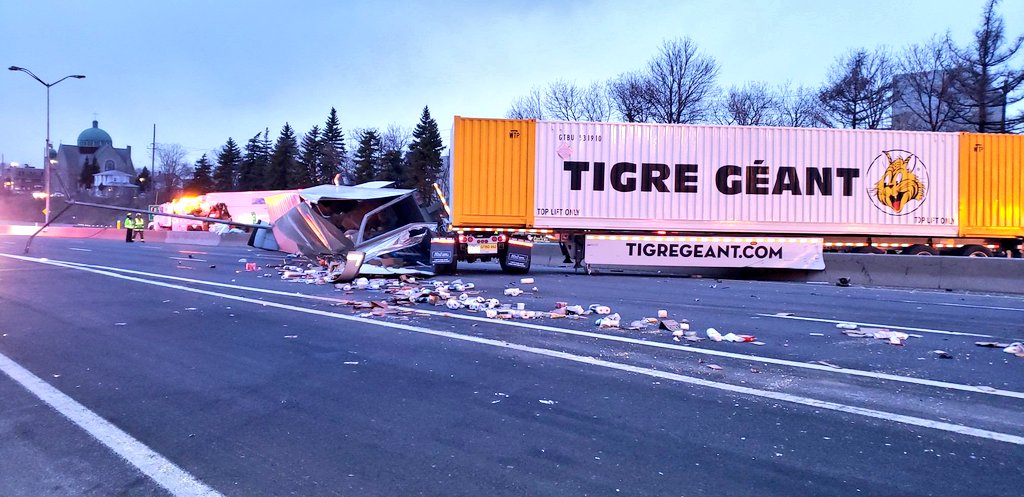 OPP_HSD's tweet photo. Rollover #Hwy401/Ritson Rd. 
No injuries, all EB lanes blocked at Simcoe St, 1 WB lane open. 
Car off Ritson Rd lost control and collided with WB double trailer transport hauling groceries. Truck rolled and struck light standard. 1 EB car involved. Clean up will take all night. https://t.co/dK5UYBXBFd