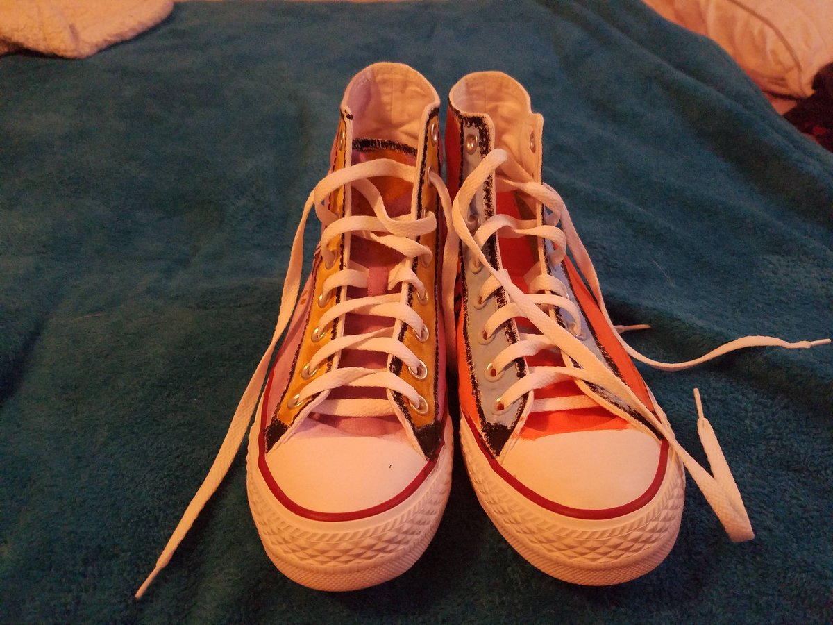 MakMon14's tweet photo. Here are some shoes I painted the other day https://t.co/S7Bz1CnOuV