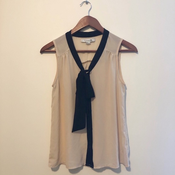 nwhis0510's tweet photo. So good I had to share! Check out all the items I'm loving on @Poshmarkapp from @sarieboo96 #poshmark #fashion #style #shopmycloset #xoxo #forever21 #teeki: https://t.co/6i1E2r19wh https://t.co/Mwj4grbzre
