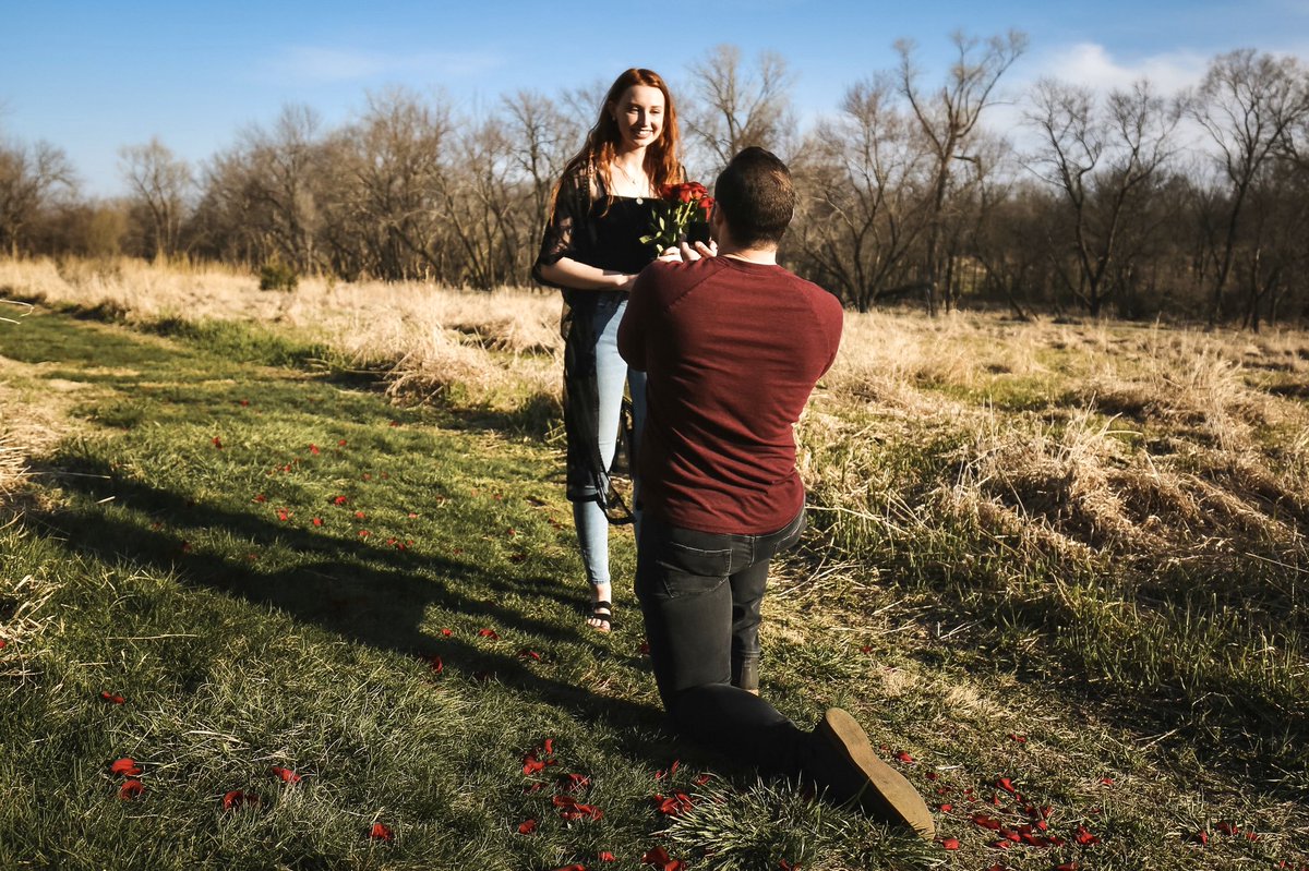 ooo_SARAcuda's tweet photo. @StellaArtois @Need4LSpeed #weddingcontest 

Engaged on April 5th, 2020 
We couldn’t celebrate with all our friends &amp; family so we FaceTimed everyone with the news! https://t.co/SgYSUooE42