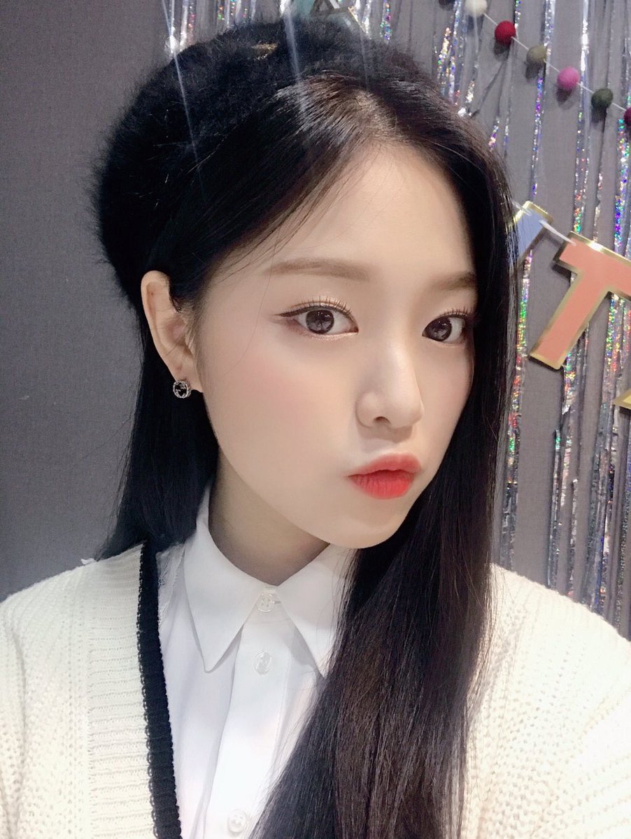 Hyunjin - Hufflepuff Vibing all the timeShe just likes doing her stuff, eat bread and being with her friendsHardworking AFLoyal AFWill fight you if you are rude to her friendsDisrespecting woman? Then you get your ass beat