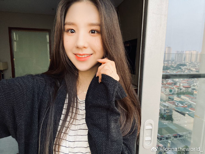 Heejin - Gryffindor Reckless. Stick for the rules... Unless is not good for her. Challenges herself a lot, really passionate. Brave and don't have a problem of calling people out for their bullshit. Down to fight everyone if she has to