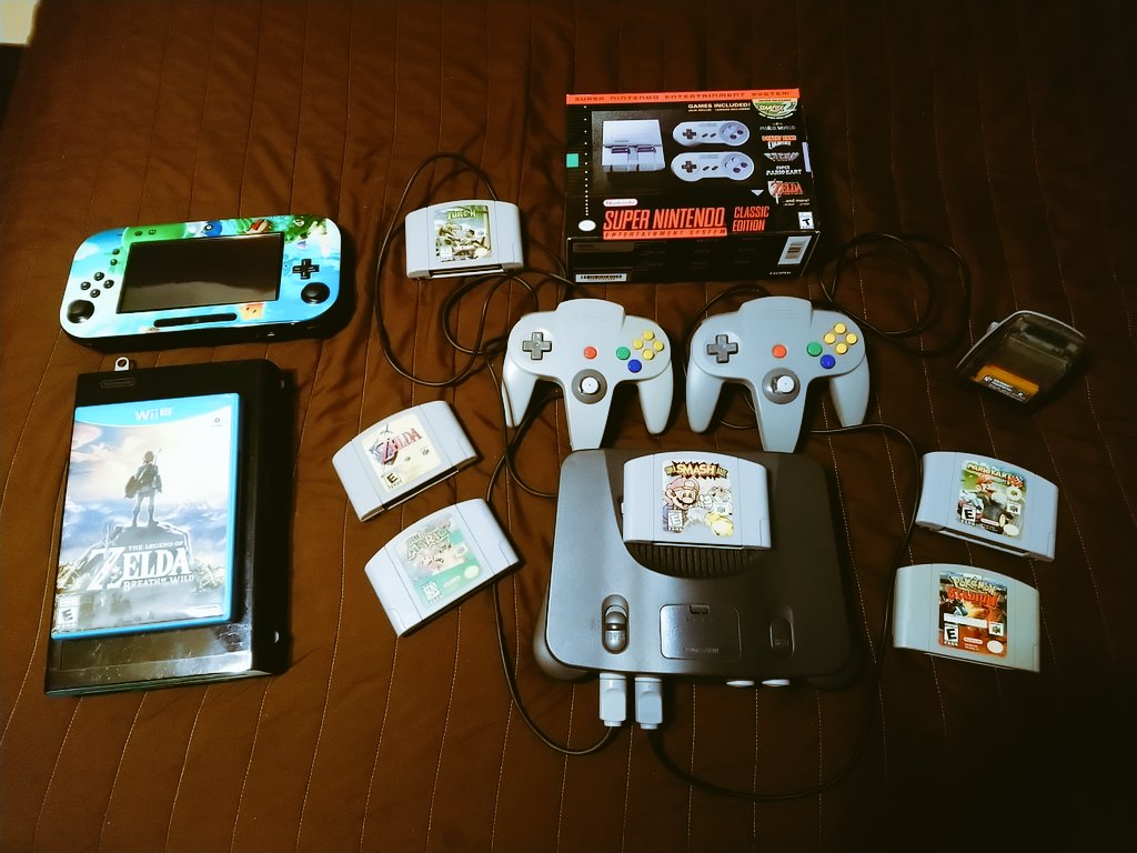 calocalo_'s tweet photo. En estos días de cuarentena, lo mejor que se puede hacer; es ser responsables y mantener limpios tus amados "electrodomésticos". 😅 

#MiniSNES #WiiU #N64 https://t.co/MHlsrraNuM