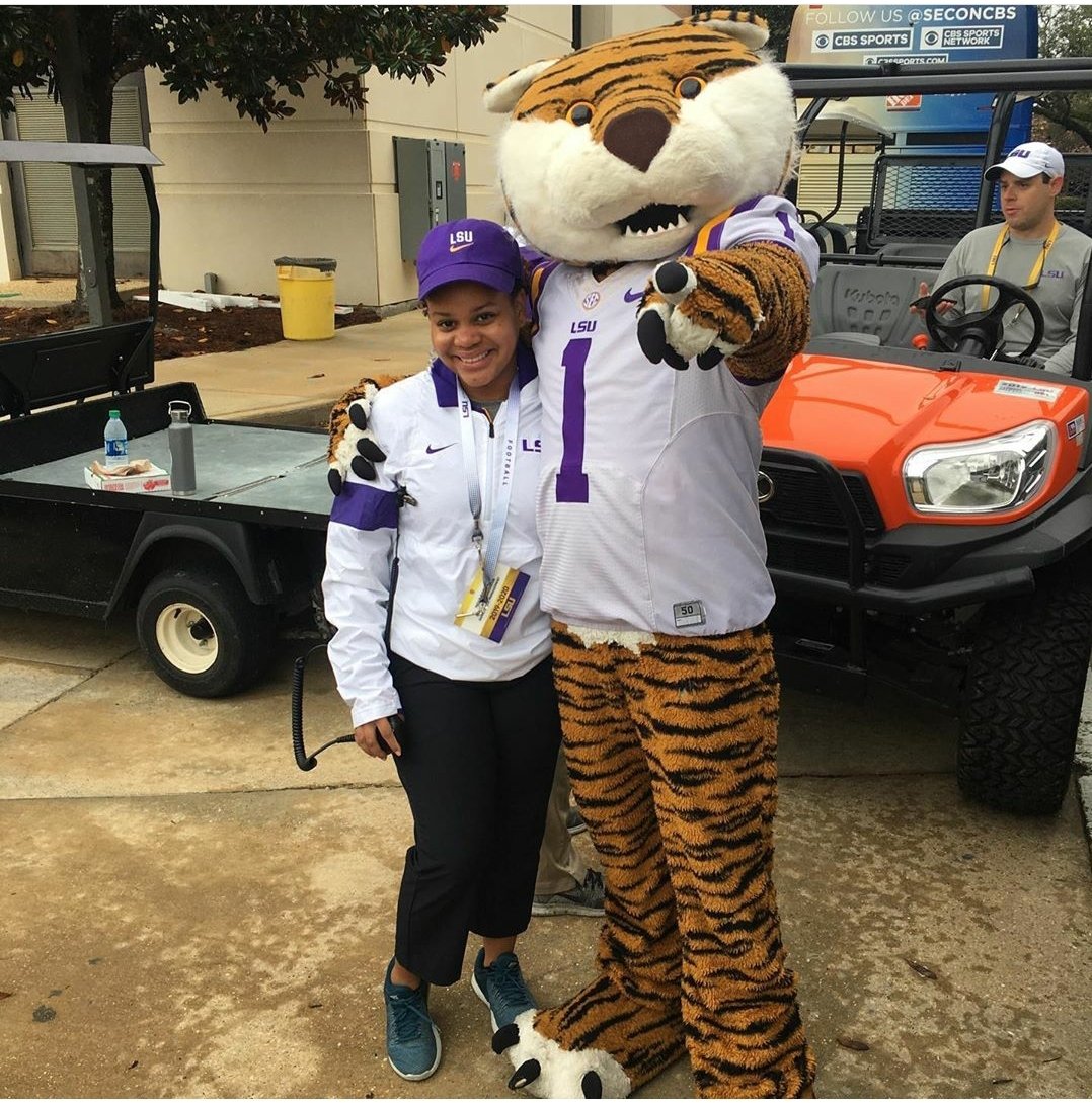 ToniDerby876's tweet photo. Nomination number 3 from my NACDA friend, AJ!
Don't think I've repeated photos yet lol (not sure) #RookieStatus
(Twisting it up) Post pictures working in sports and donate $20 (or spend $20 on someone). Nominating @a_cre_rar @Steven__Donohue @jnwl1213 @diallot_ https://t.co/bR8c8lHQkH