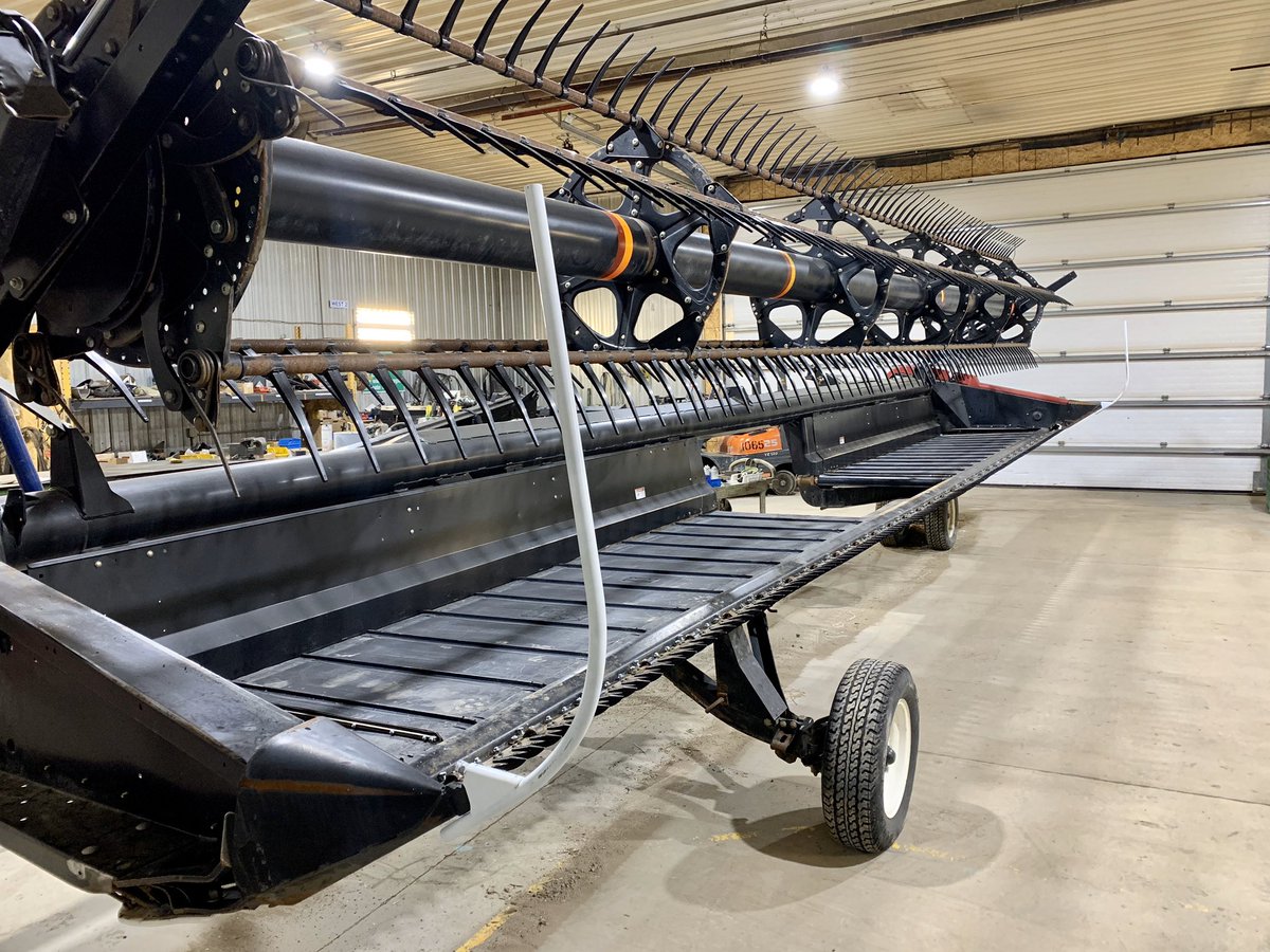 combineworld's tweet photo. Social distancing sure makes for some peaceful days working in the shop! #combineworld #cdnag #wecandothis https://t.co/SxrXAyDpkk