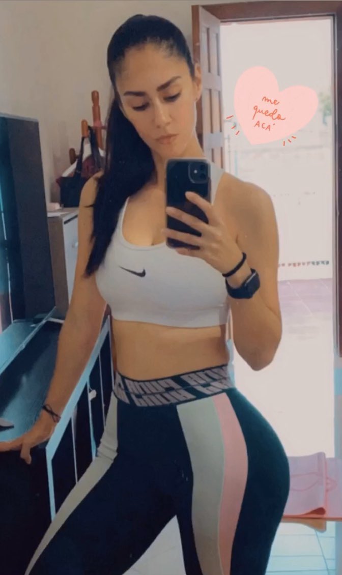 SophieYunes's tweet photo. #Día20 #AprendoEnCasa #CODVID19 #FelizMartes #CuarentenaPositiva ¿ya entrenaron? 🏋🏻‍♀️ o ¿se quedaron acostados? 🦦 https://t.co/dNqUply2AR