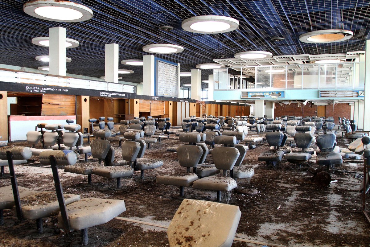 zmanmagazine's tweet image. The coronavirus pandemic has virtually shut down countless transit hubs worldwide -- but there are some airports that are strangely silent the whole year.

Check out the ZMAN Pesach issue for an enchanting tour of eerily abandoned airfields across the globe.