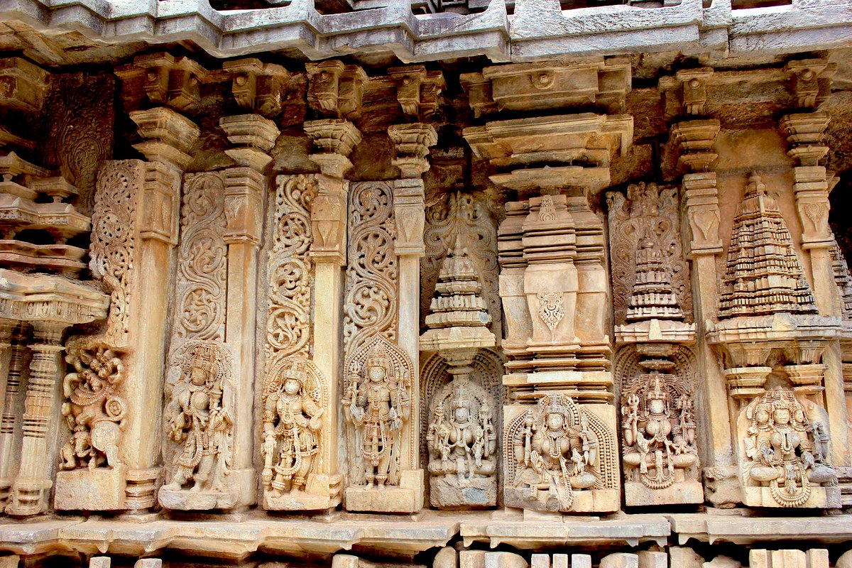 Day 12: Twin temples of Nageshvara & Chennakeshava Mosale KAA 12th century Hoysala Masterpiece, built by King Veera Ballala II. Each temple has been called a “perfect twin” of the other! Absolutely exquisite!