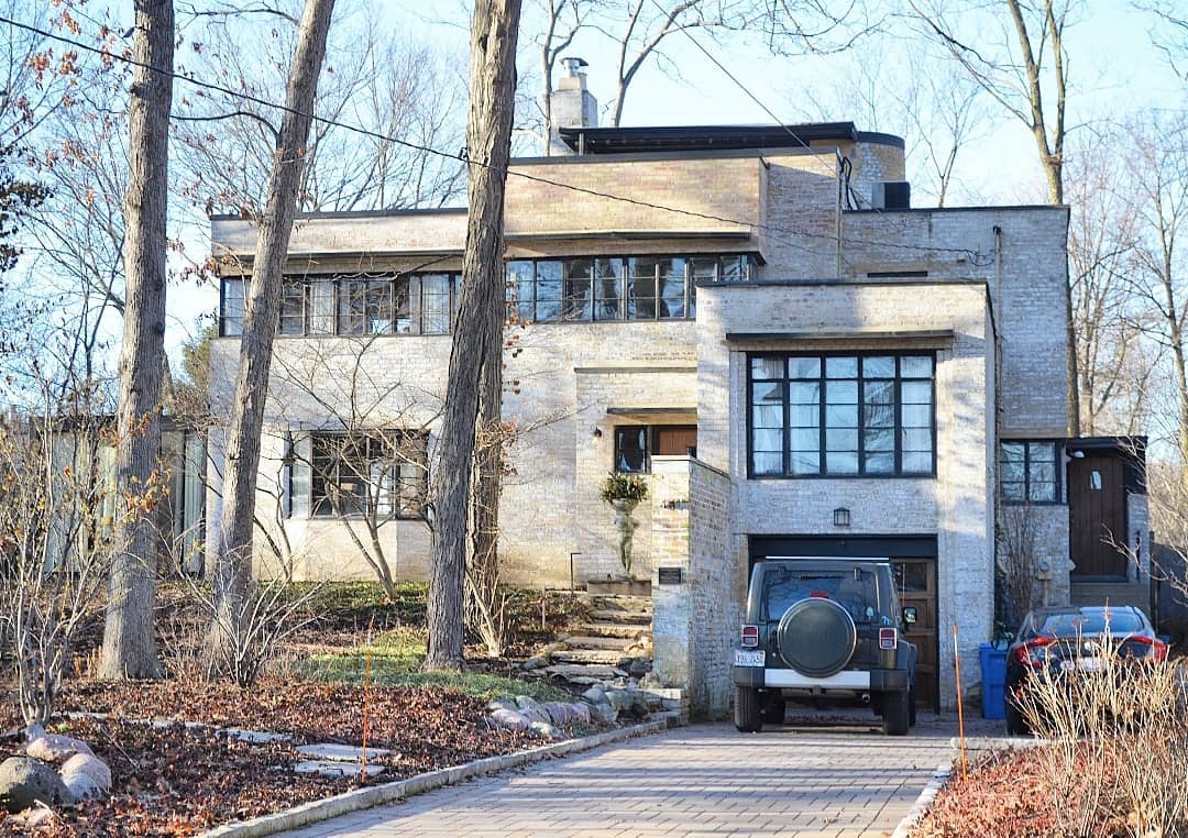 Henry Dubin designed his own home in 1929-30 in Highland Park, IL. Called the "Battledeck House,” he used a new construction system of large steel flooring plates that were dropped into place with a crane & welded to the steel frame of the home. (Ryerson & Burnham Archives)