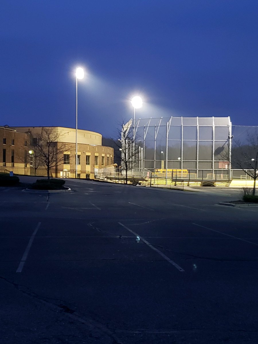 bsmredknights's tweet image. Our stadium lights are ON in support of the #Classof2020 #BeTheLightMN @MSHSLjohn #BSMProud