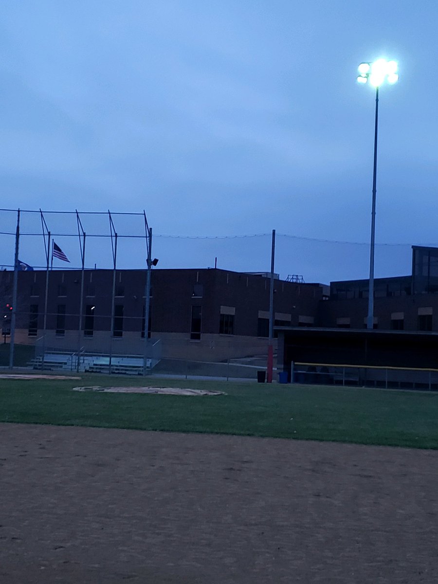 bsmredknights's tweet image. Our stadium lights are ON in support of the #Classof2020 #BeTheLightMN @MSHSLjohn #BSMProud