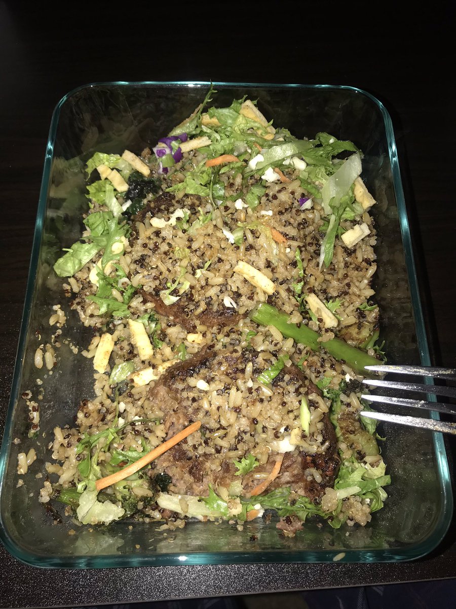 CharlieBateh1's tweet photo. Little sometin’ sometin’ I cooked up
#plantbasedbitgers #hummus #sauteedspinach #broccoli #asparagus #cabbage #lettuce #organic #vegan #bigguystatus #verticalsportsagency #vsasports #govertical #health #menshealth https://t.co/vJFPgoYsqZ