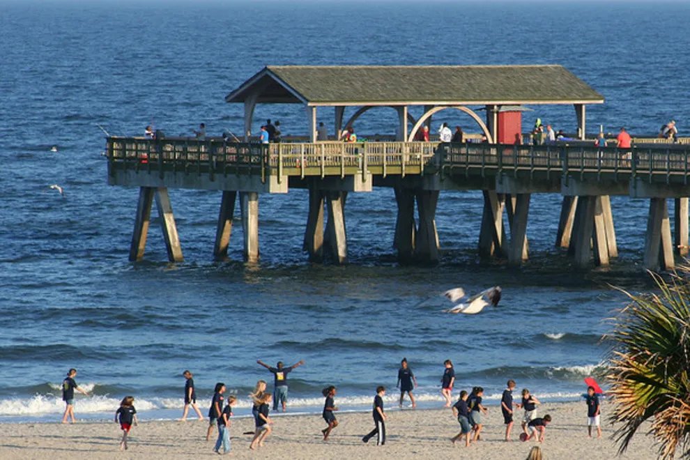 I have been to Tybee Island several times. Great place to visit. So this man from New Jersey, with CV but doesn't know it, has has infected his kin folks. They all go to the beach. #TrumpPressBriefing They touch a handrail or a coke machine button or the door to the bathroom.