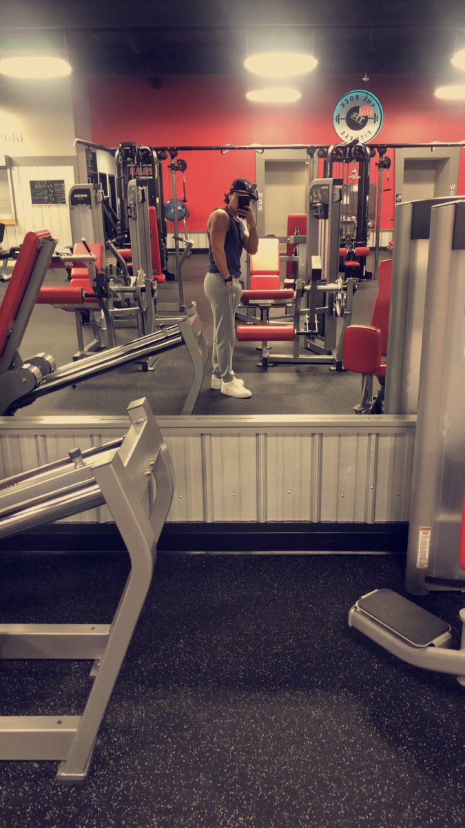 __GSanchez's tweet image. It’s crazy how much a year of working out can change you physically and mentally. Can’t wait to get back on the grind once all this shi blows over.