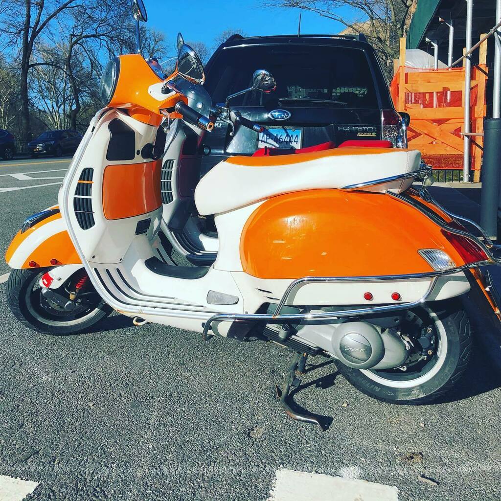 lizlbauer's tweet photo. bb-8 vespa https://t.co/y8ERrGeqrN https://t.co/KDTUPSzkNA