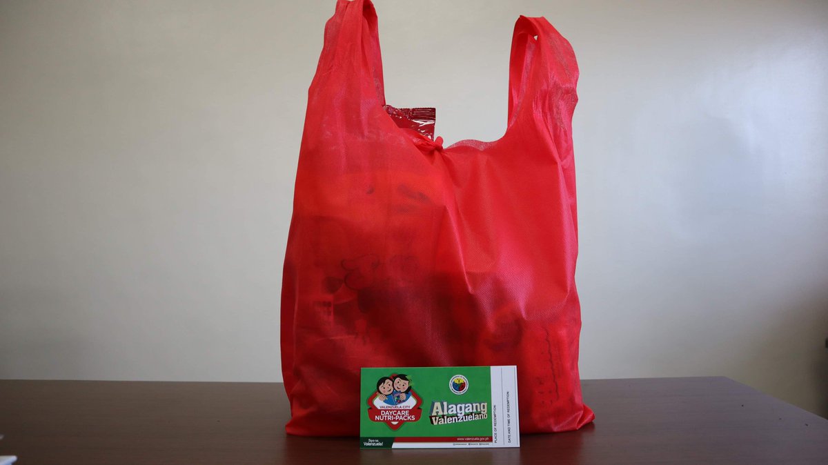 valenzuelacity's tweet photo. Bawat #AlagangValenzuelano #NutriPack ay naglalaman ng gatas, Stik-O (donated by Ecco Food Corp), jellies, yogurt drinks, and biscuits. Ang recipient ng bawat nutri-pack ay enrolled students ng public daycare centers sa Valenzuela City. https://t.co/moSCJjDdCm