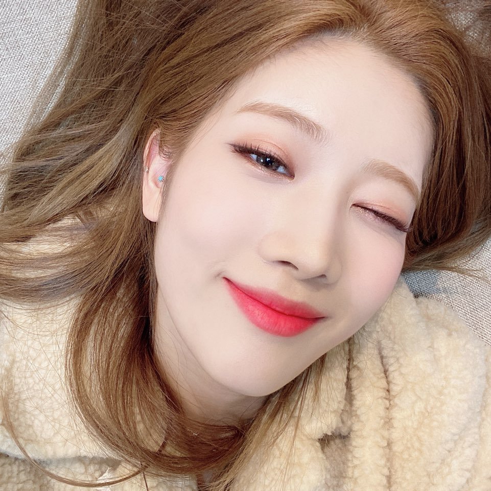 Kim Lip - GRYFFINDOR L O U DRECKLESS SAYS SHES GOING TO FIGHT BUT SHE BACK OFFONLY FIGHTS IF ITS ABOUT HERONLY BRAVE TO TALK SHITstick a lot for the rulesAlmost had a heart attack when she saw Yeojin and Heejin trying to go to the kitchen one Tuesday at 10pm